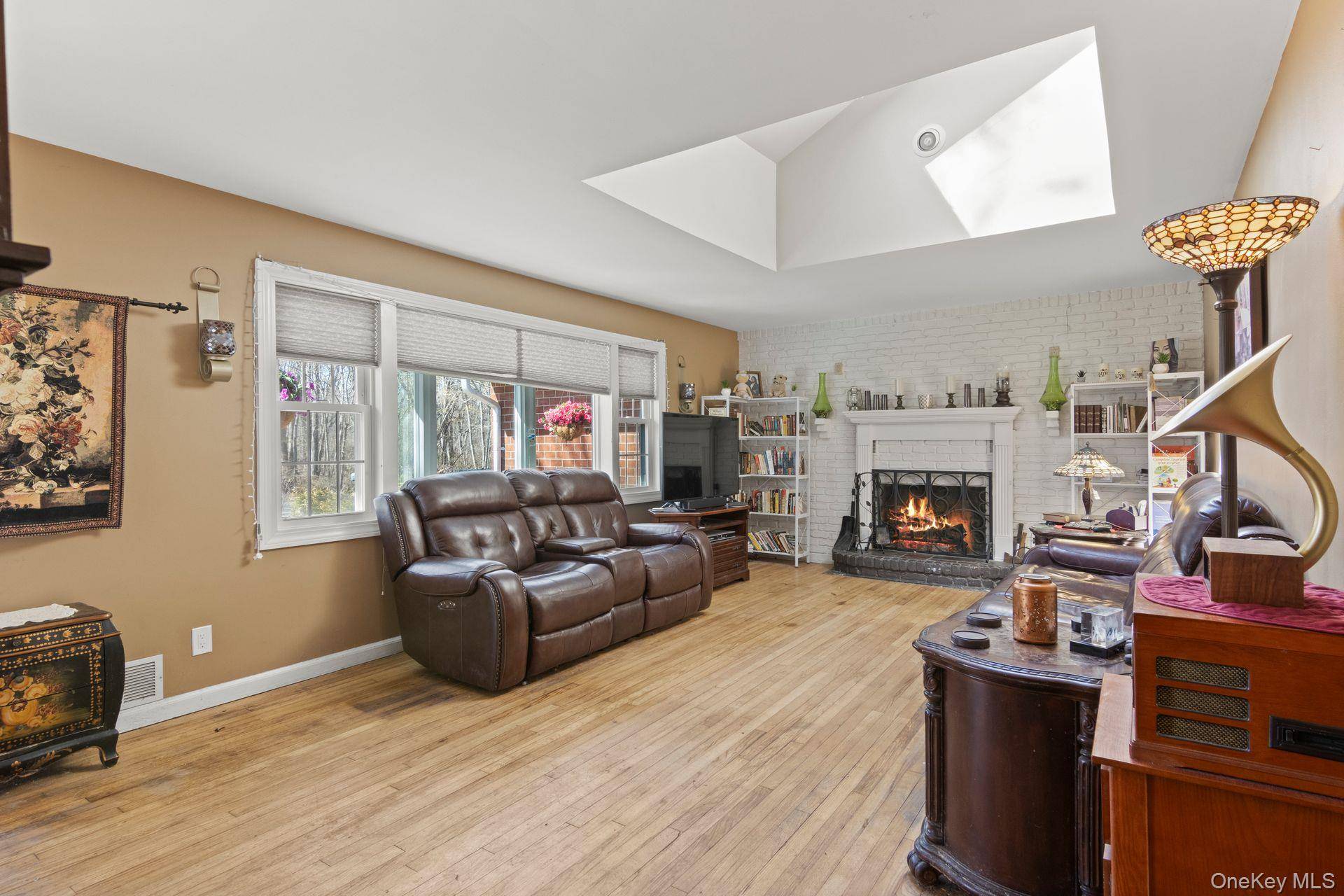 43 Harrison AVE, Hauppauge, NY 11788