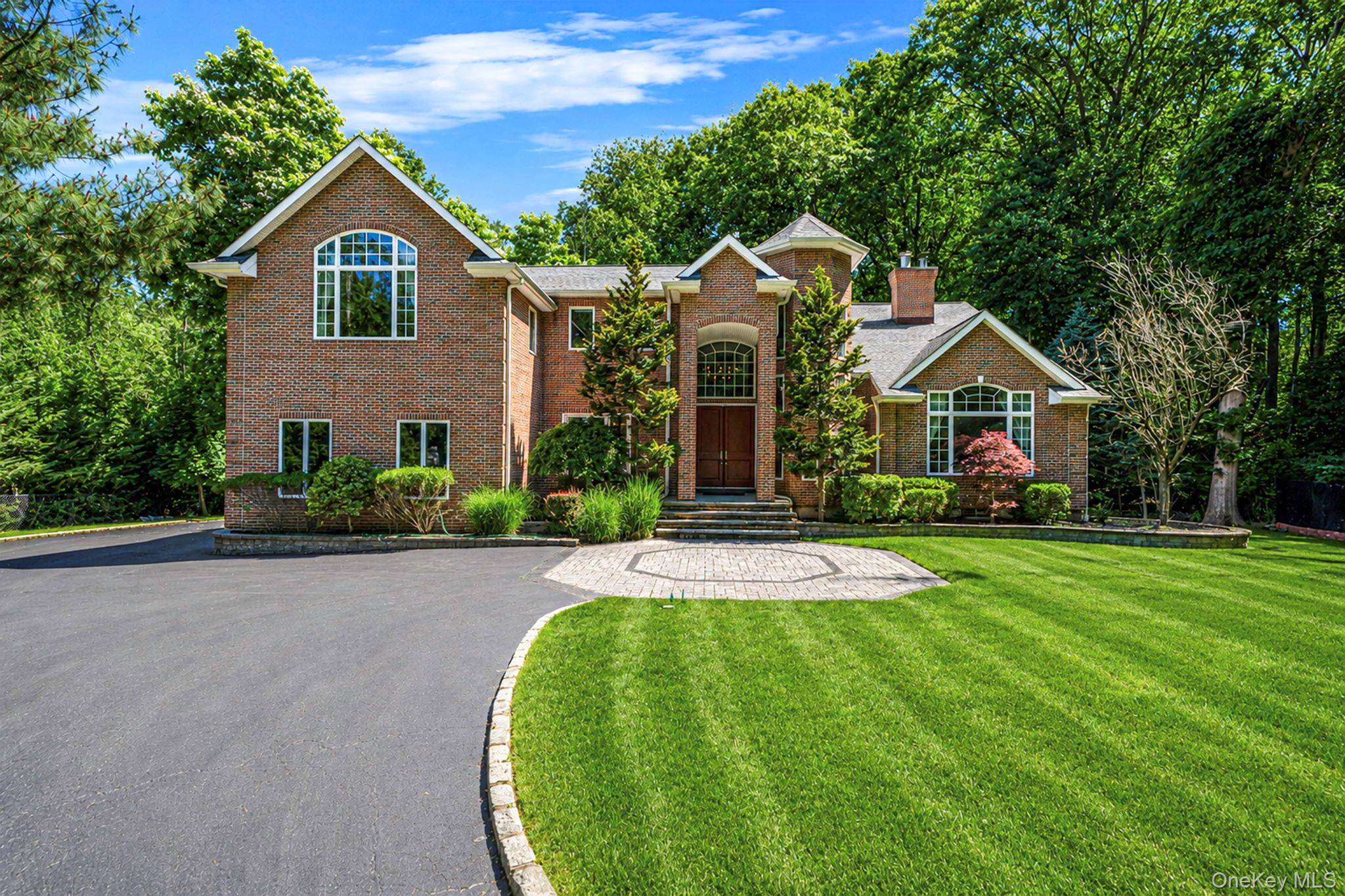 589 Landing AVE, Smithtown, NY 11787