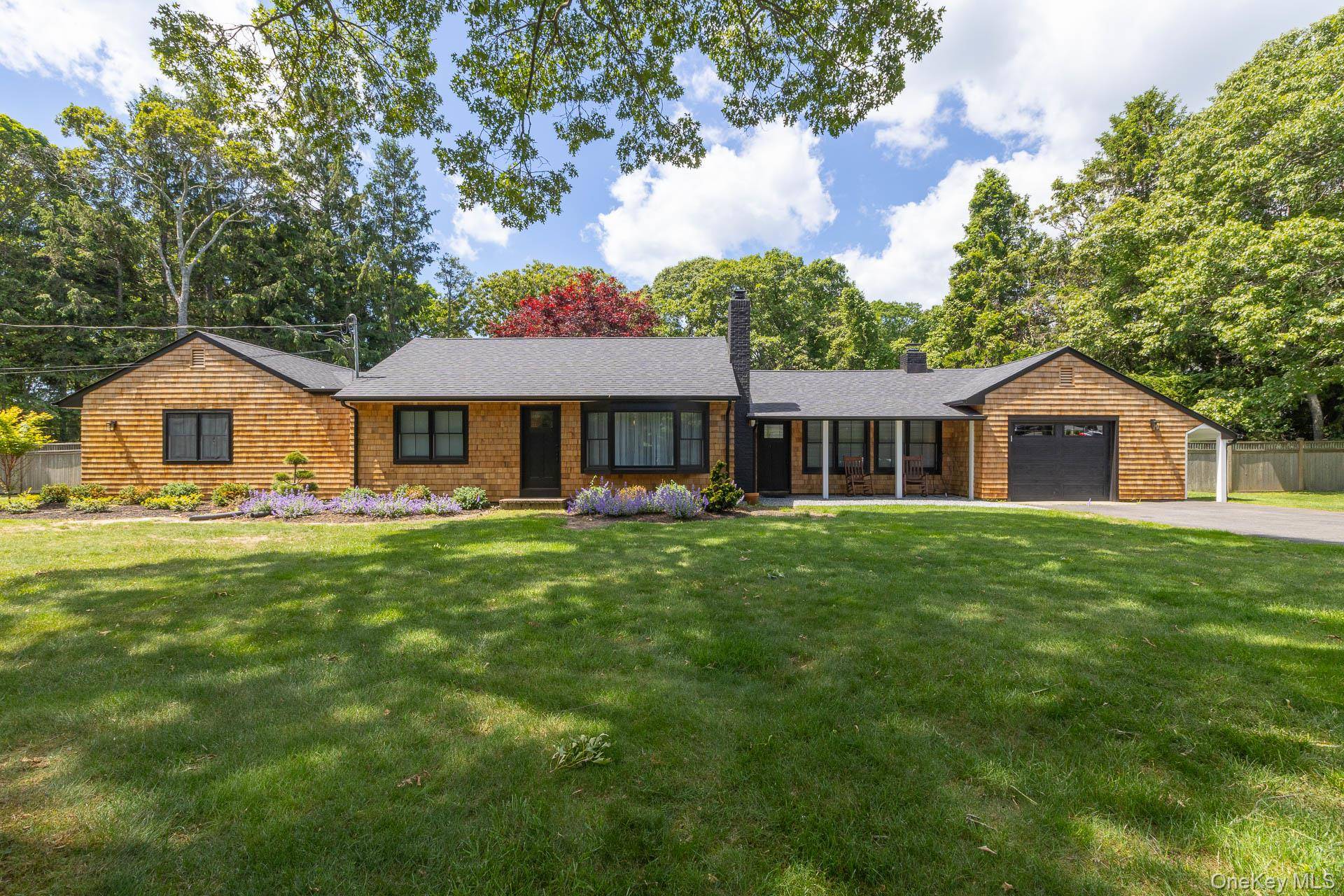 19 Groveland AVE, East Quogue, NY 11942