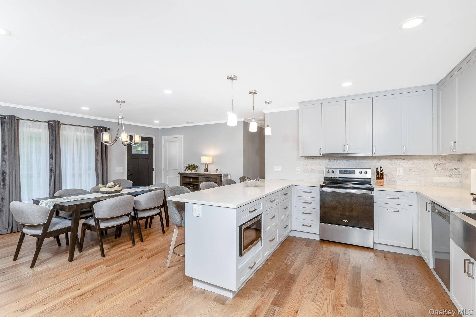 19 Groveland AVE, East Quogue, NY 11942