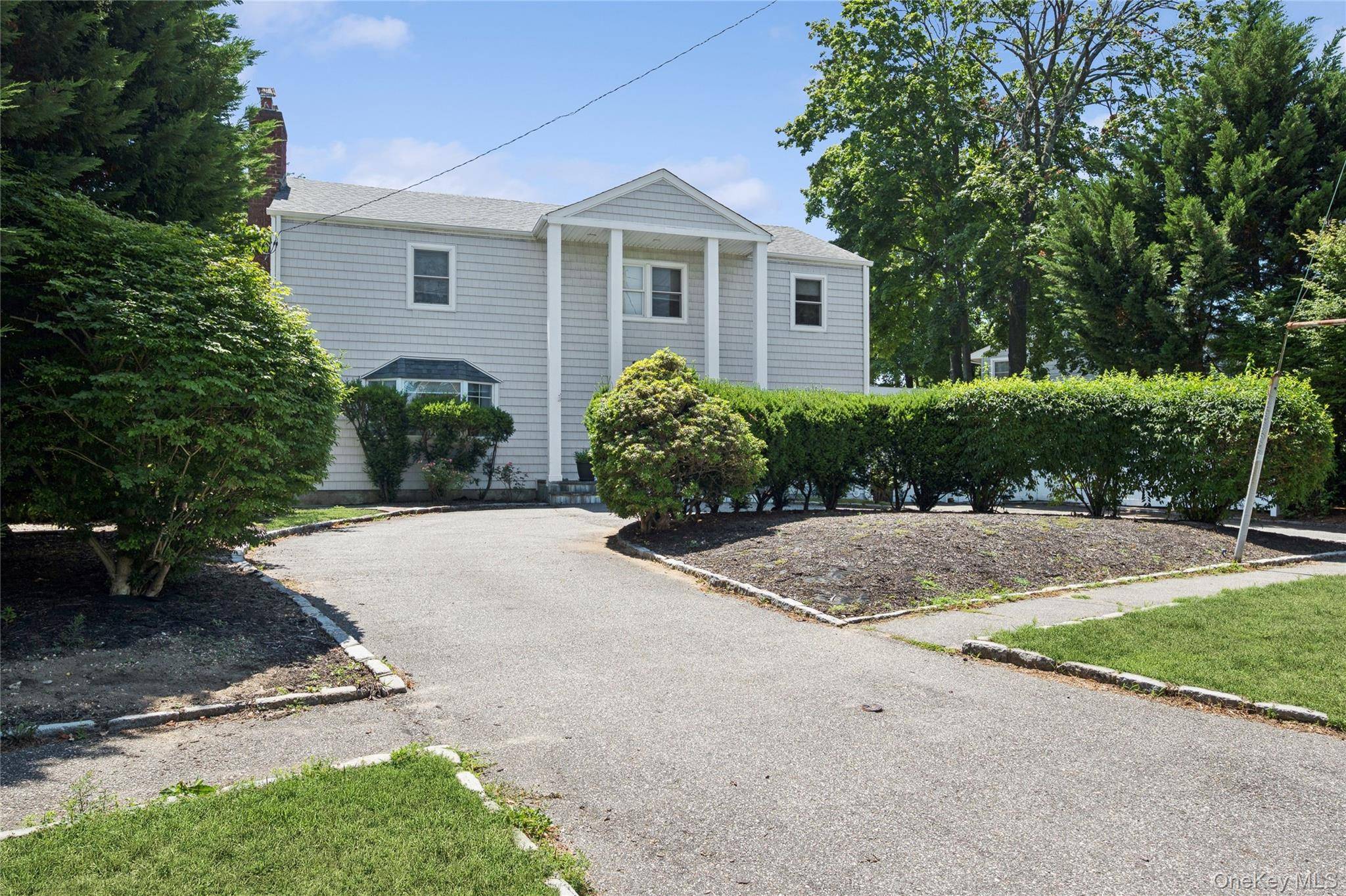 1954 Kirkwood AVE, Merrick, NY 11566