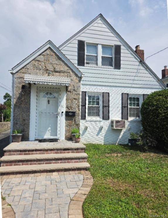 11 Prince ST, New Hyde Park, NY 11040