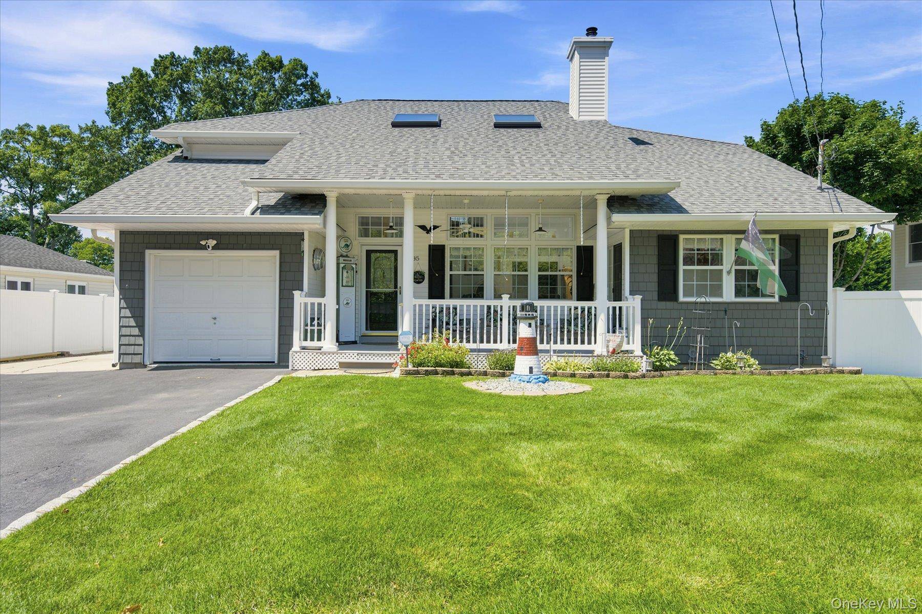 85 Maple RD, Rocky Point, NY 11778