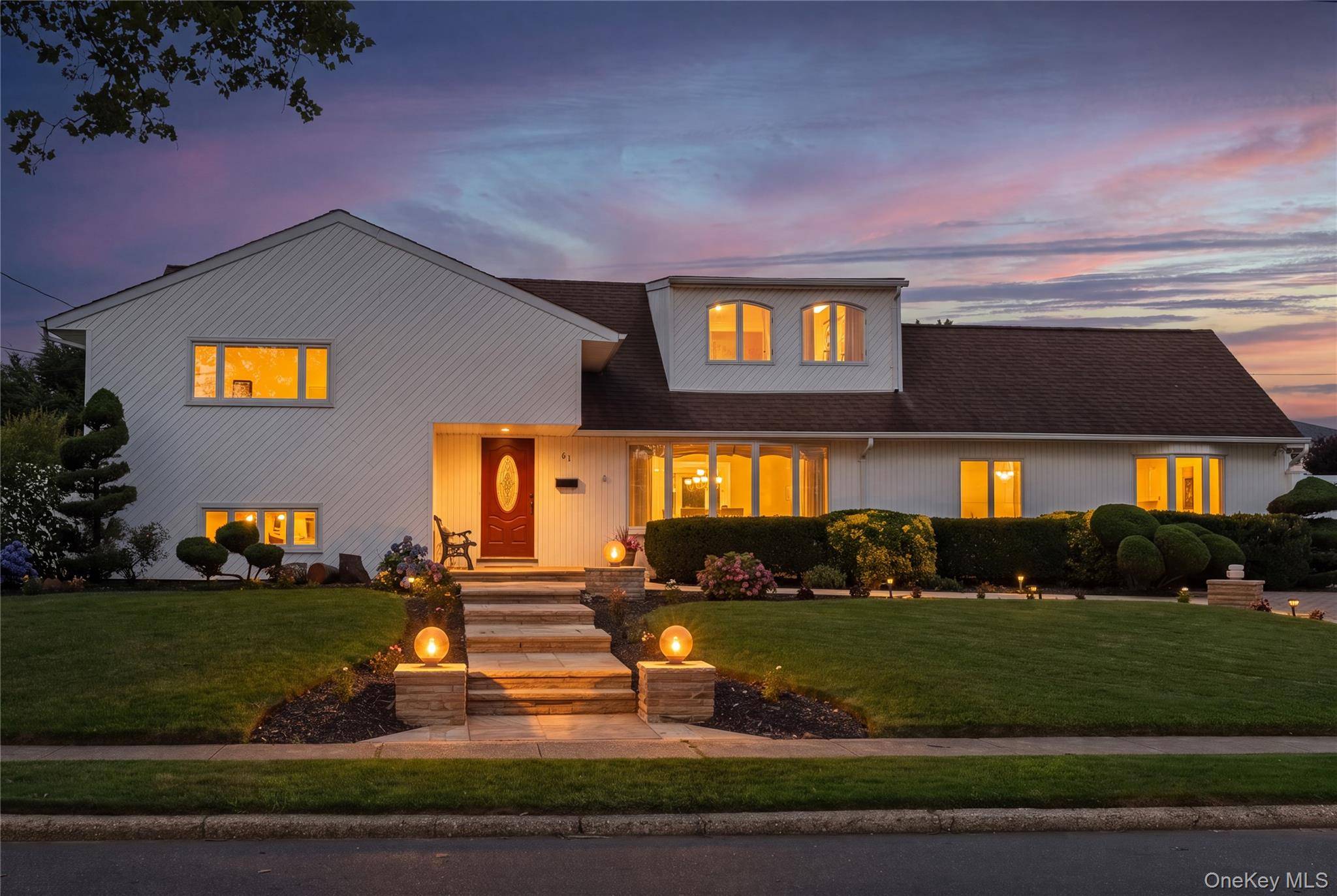 61 Hemlock LN, Massapequa Park, NY 11762