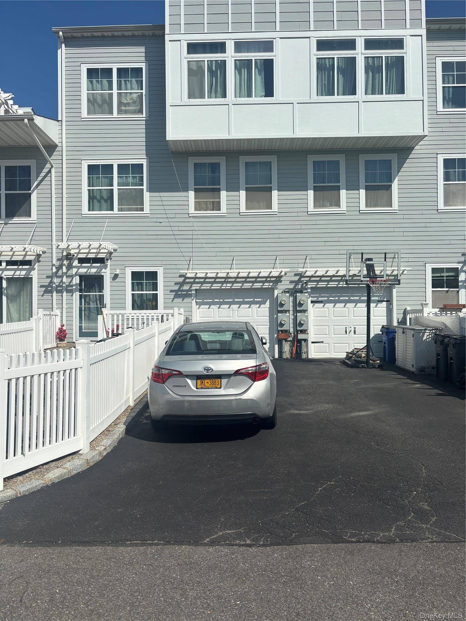 165 Commodore CIR, Arverne, NY 11692