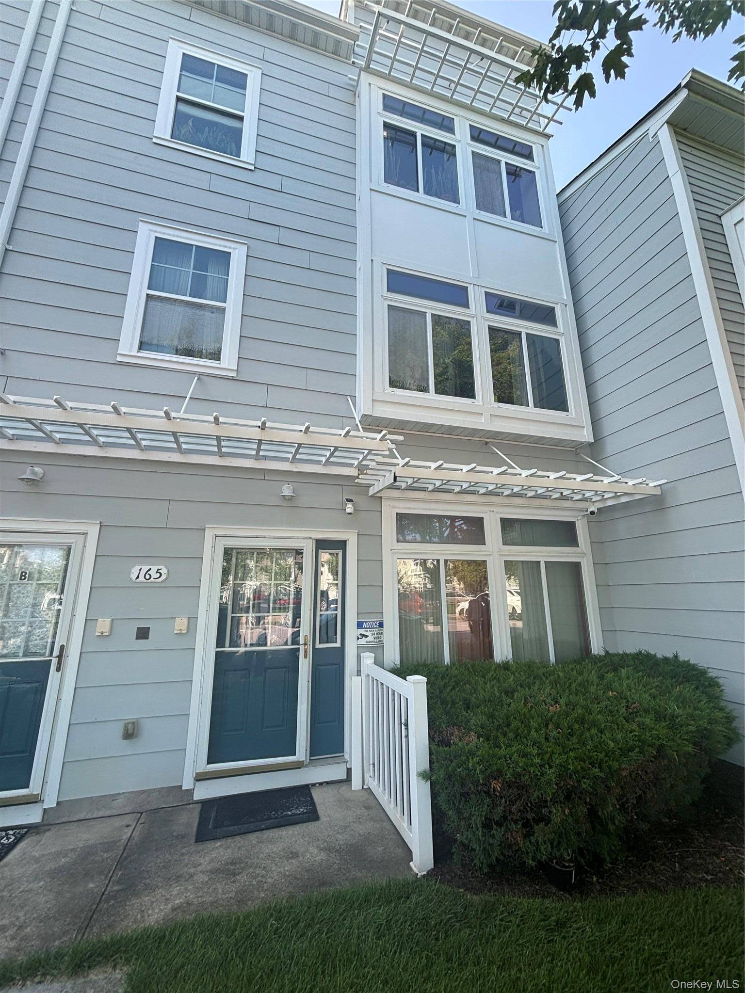 165 Commodore CIR, Arverne, NY 11692