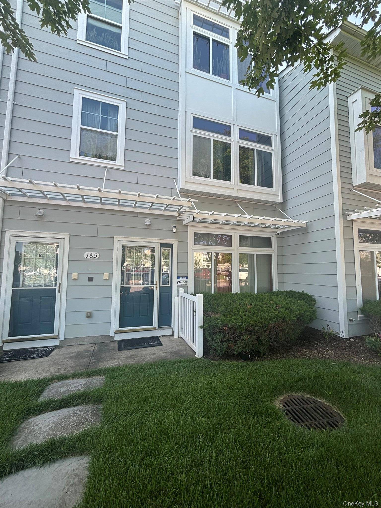 165 Commodore CIR, Arverne, NY 11692
