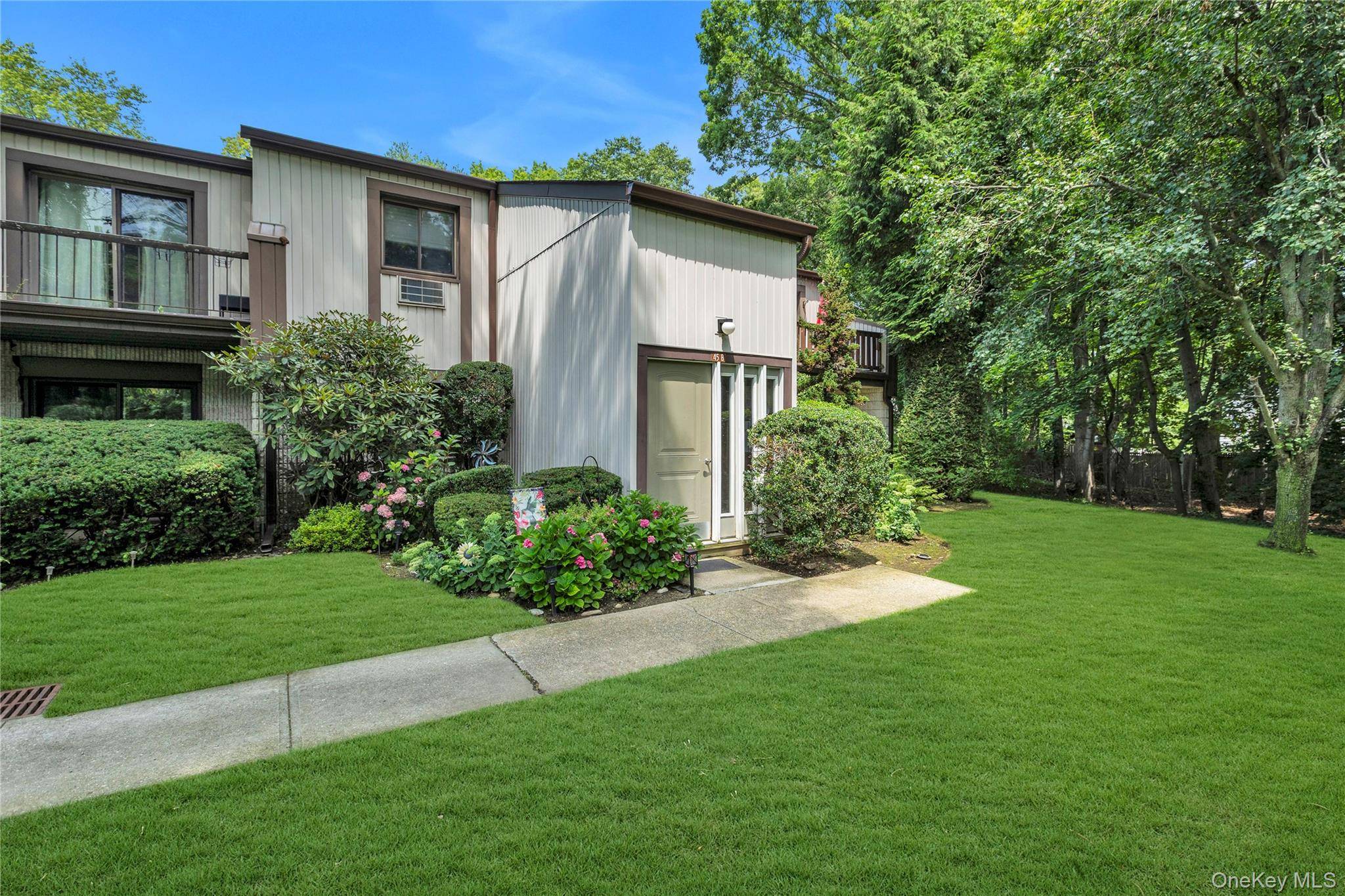 45 Richmond BLVD #2B, Ronkonkoma, NY 11779