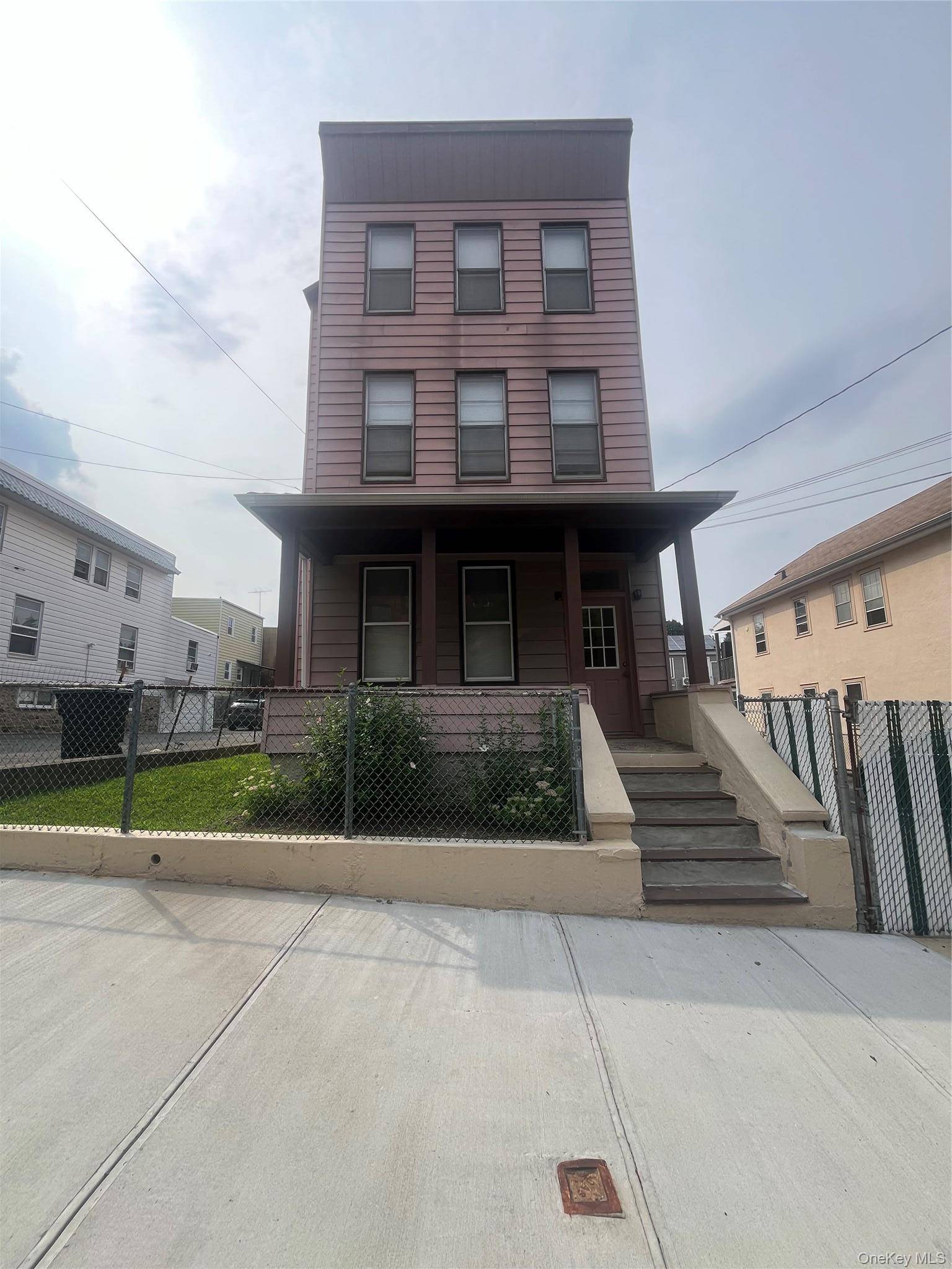 63 Crescent PL, Yonkers, NY 10704
