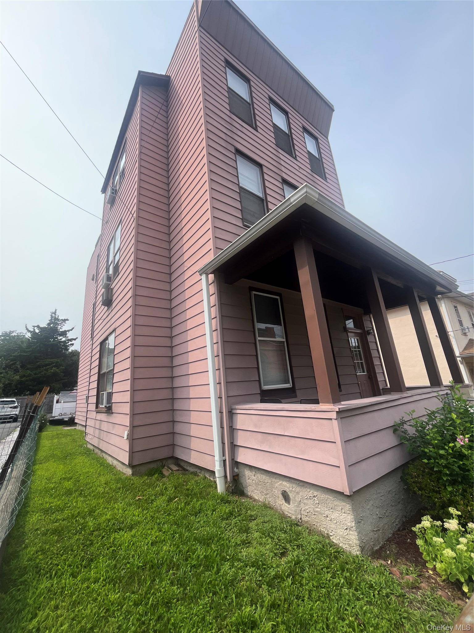 63 Crescent PL, Yonkers, NY 10704