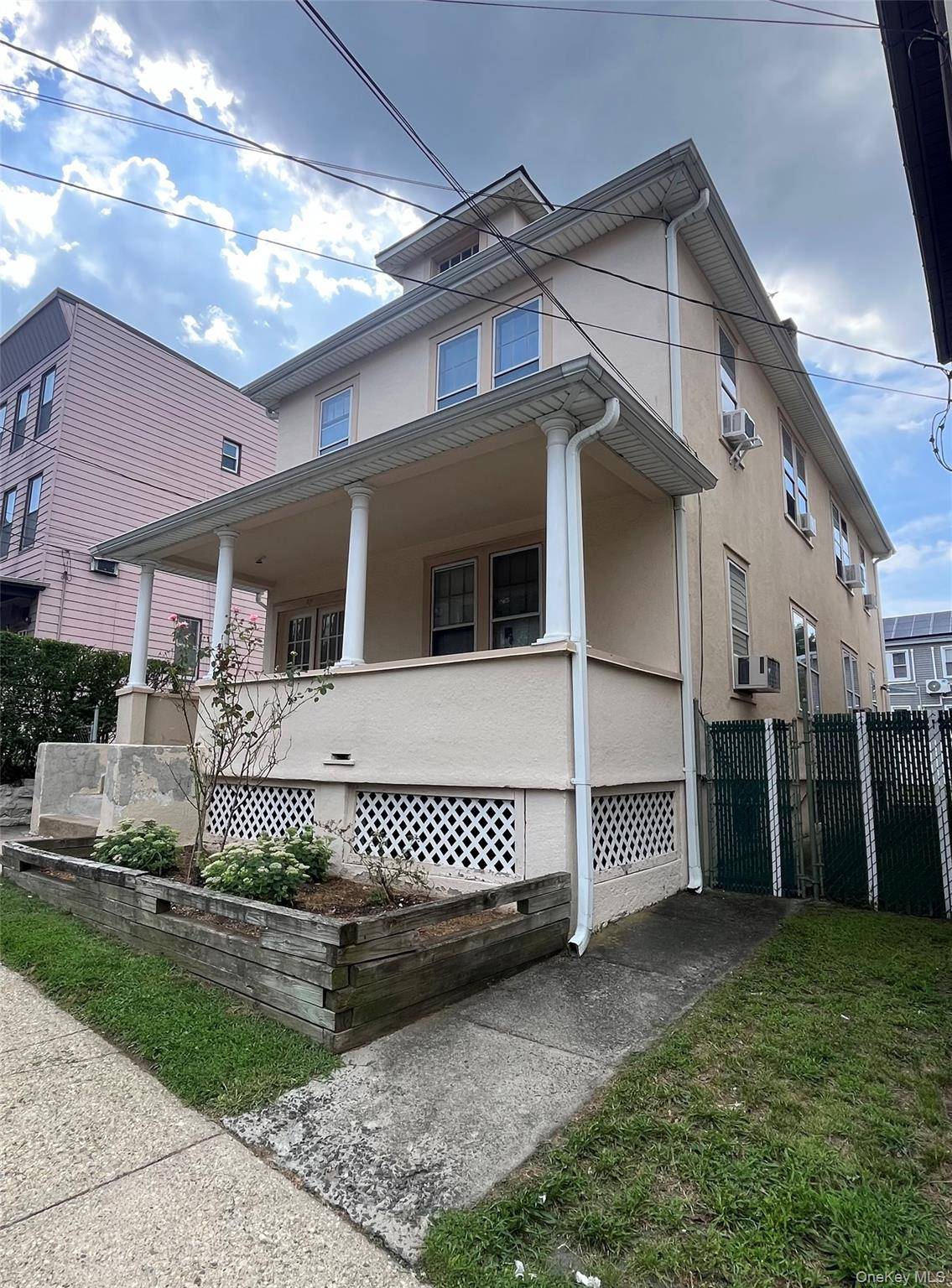 67 Crescent PL, Yonkers, NY 10704