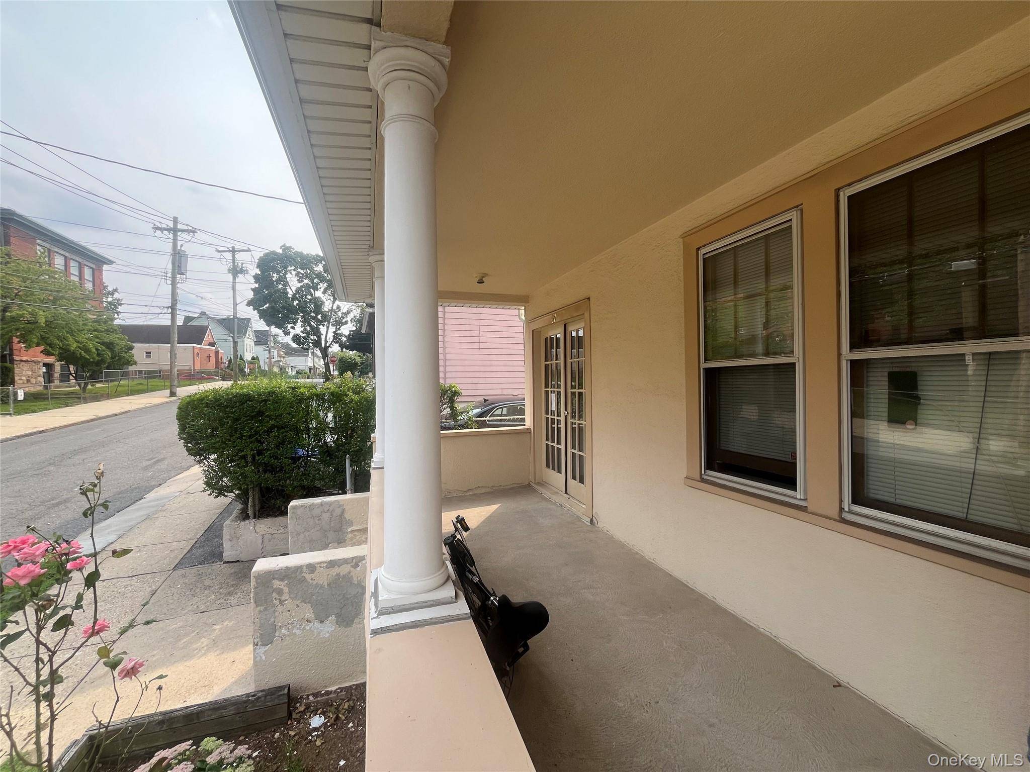 67 Crescent PL, Yonkers, NY 10704