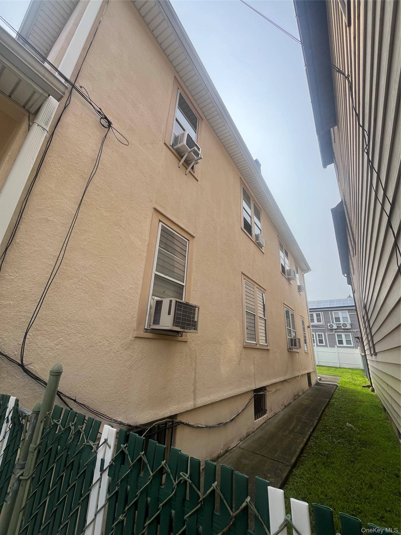 67 Crescent PL, Yonkers, NY 10704