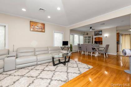 14 N 4th ST, New Hyde Park, NY 11040