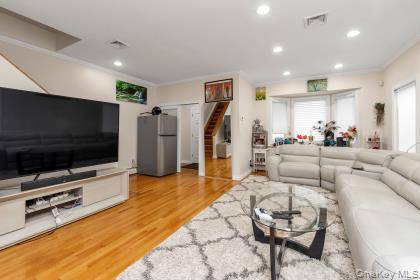14 N 4th ST, New Hyde Park, NY 11040
