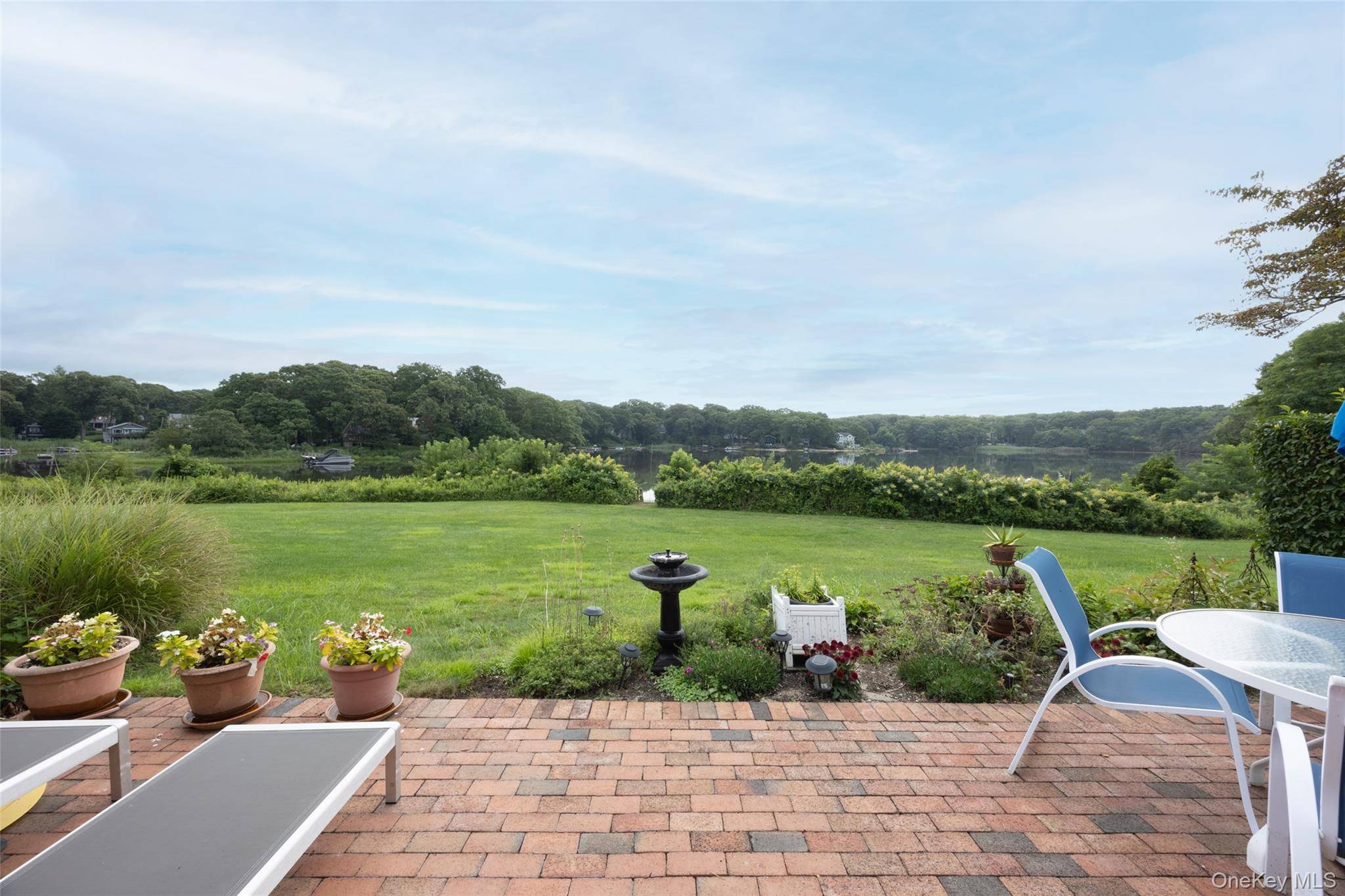 400 Noyack RD #E2, Southampton, NY 11968