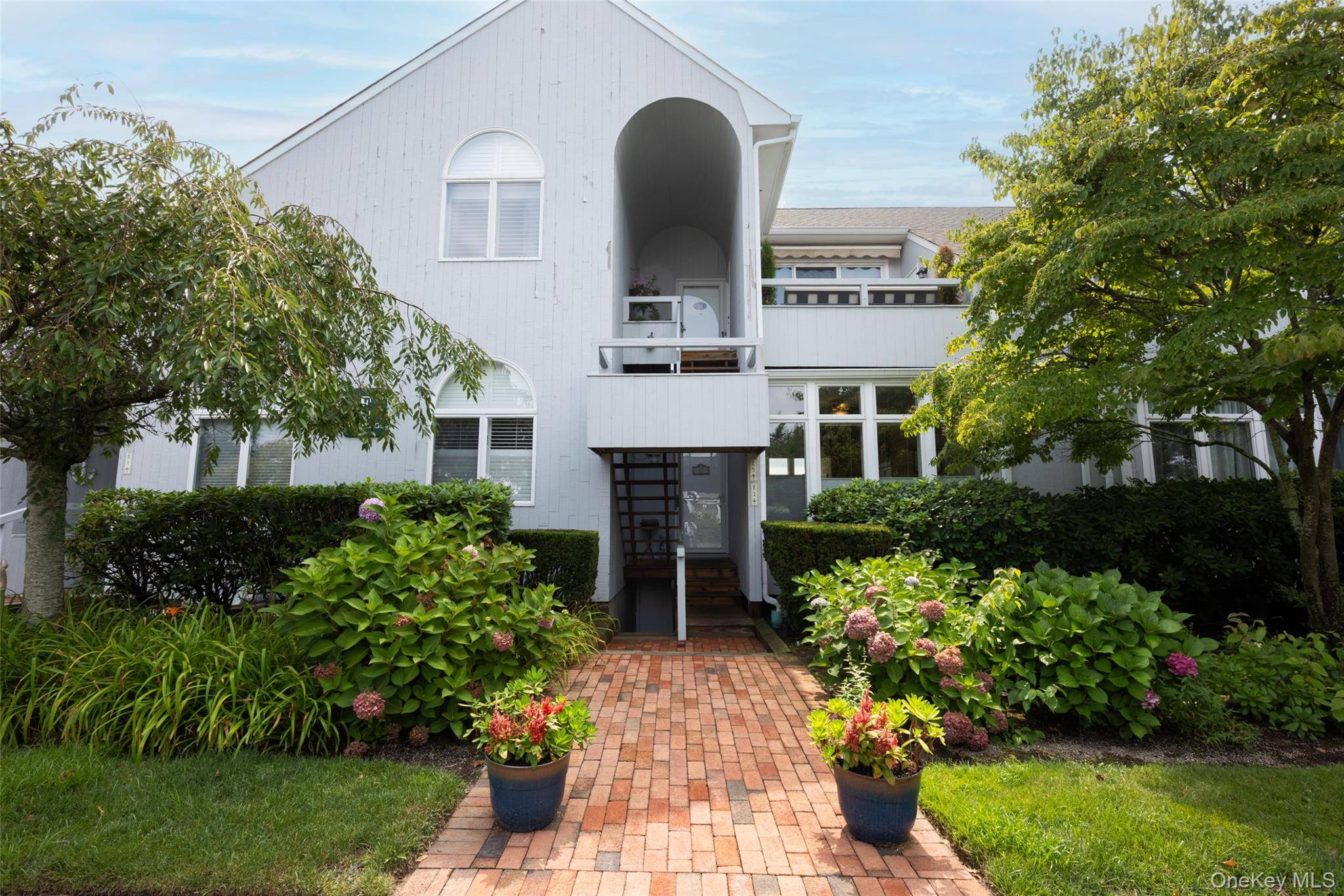 400 Noyack RD #E2, Southampton, NY 11968