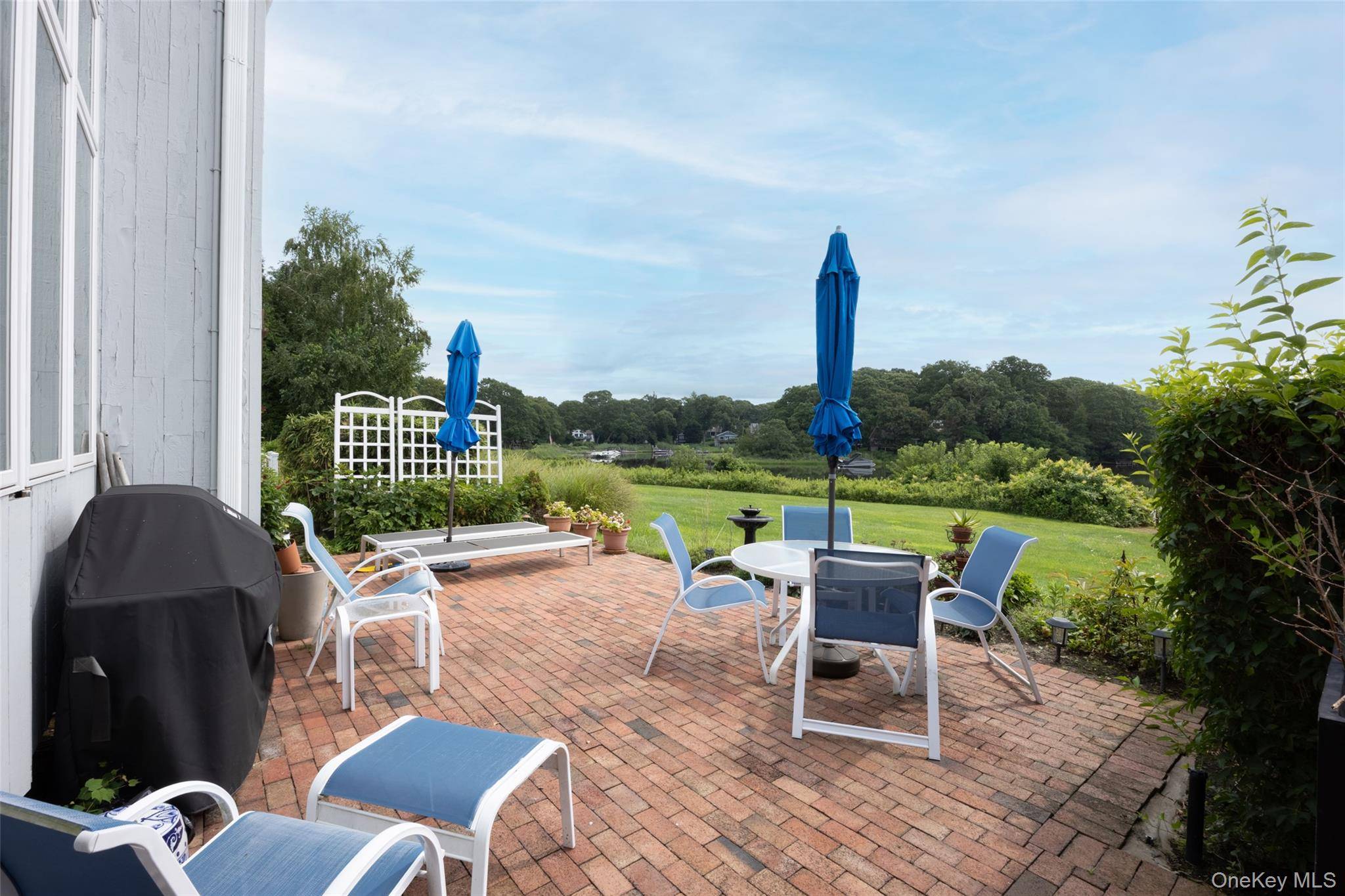 400 Noyack RD #E2, Southampton, NY 11968