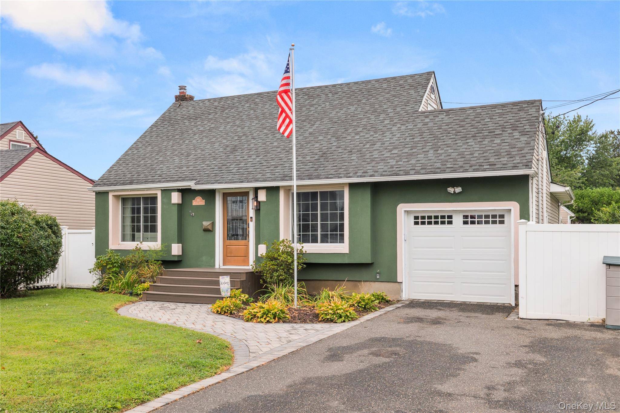 397 Buffalo AVE, Lindenhurst, NY 11757