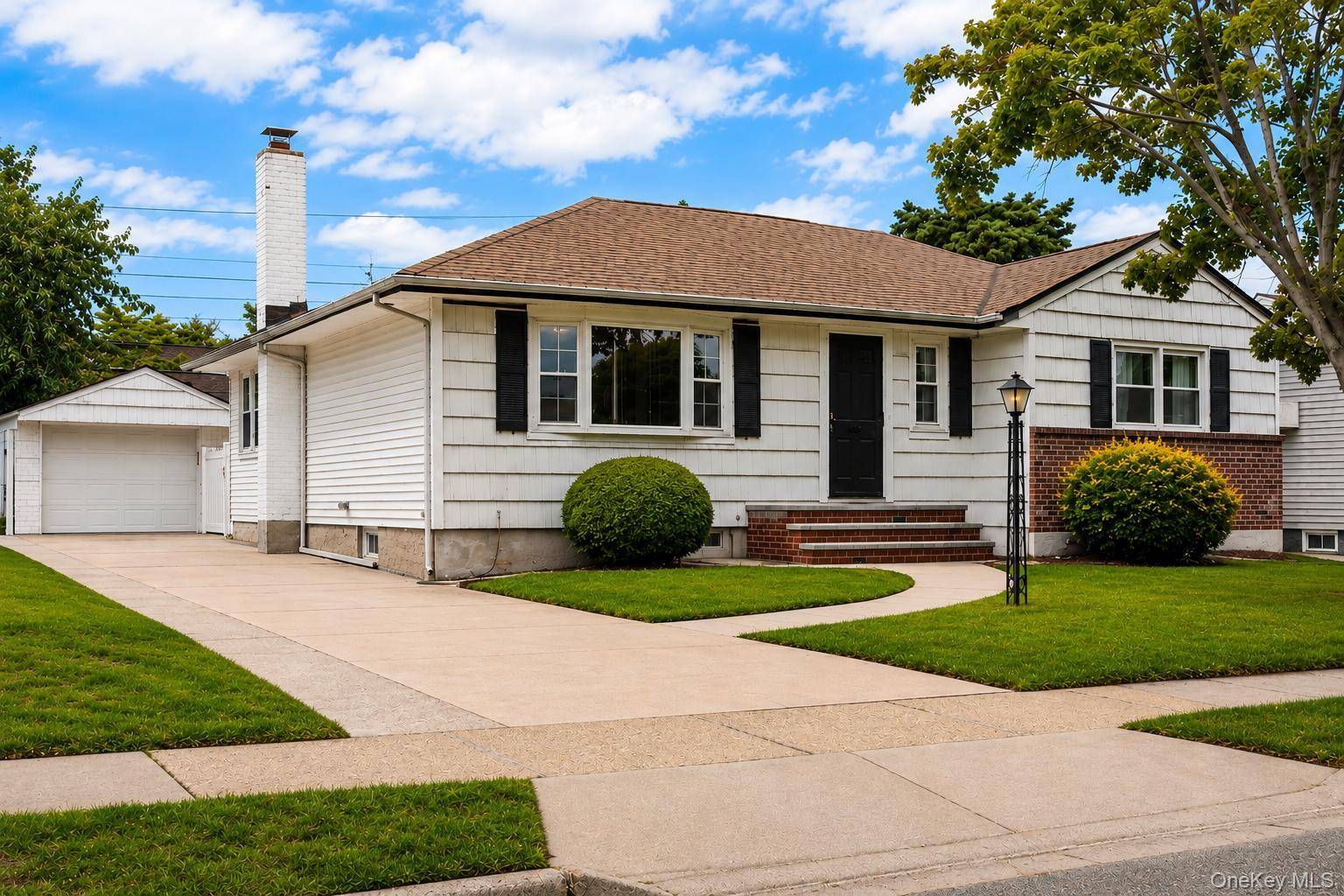 75 Linden BLVD, Hicksville, NY 11801