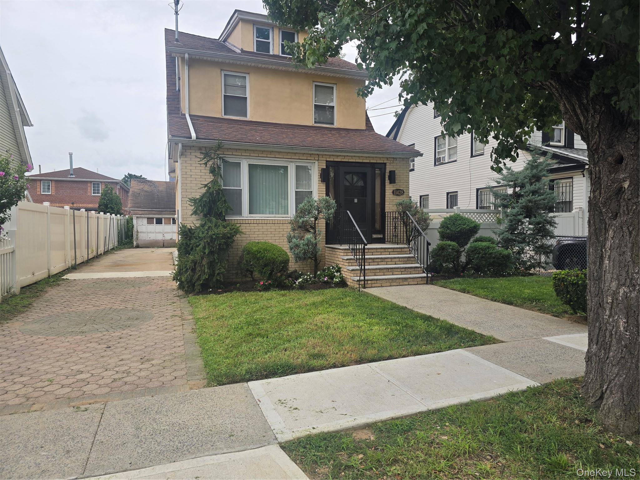 11428 175th ST, Saint Albans, NY 11434