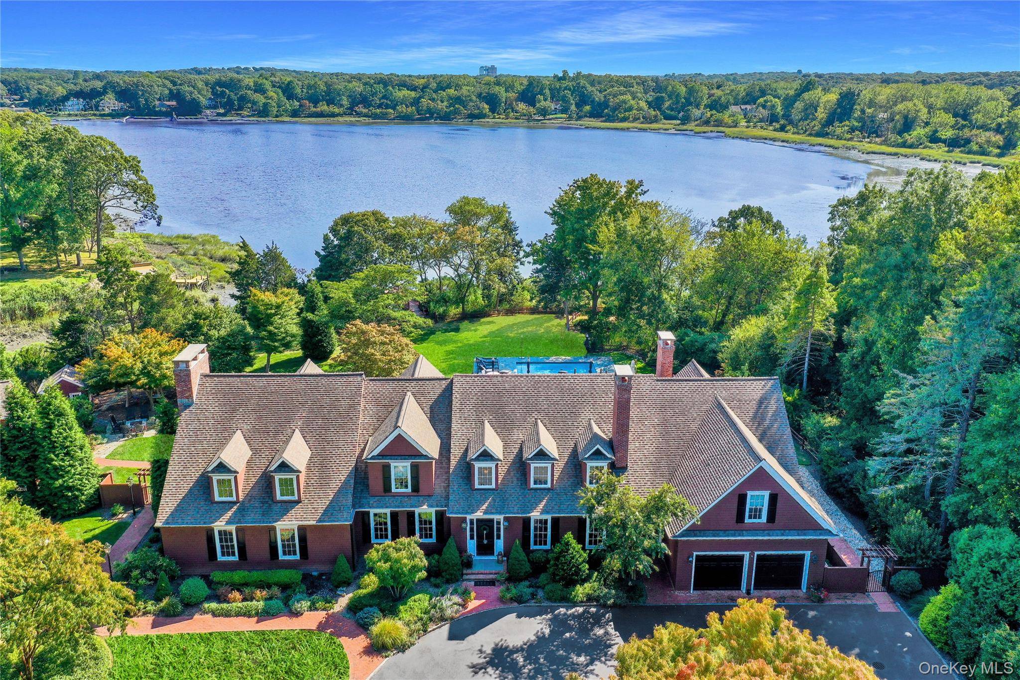 63 Dyke RD, Setauket, NY 11733