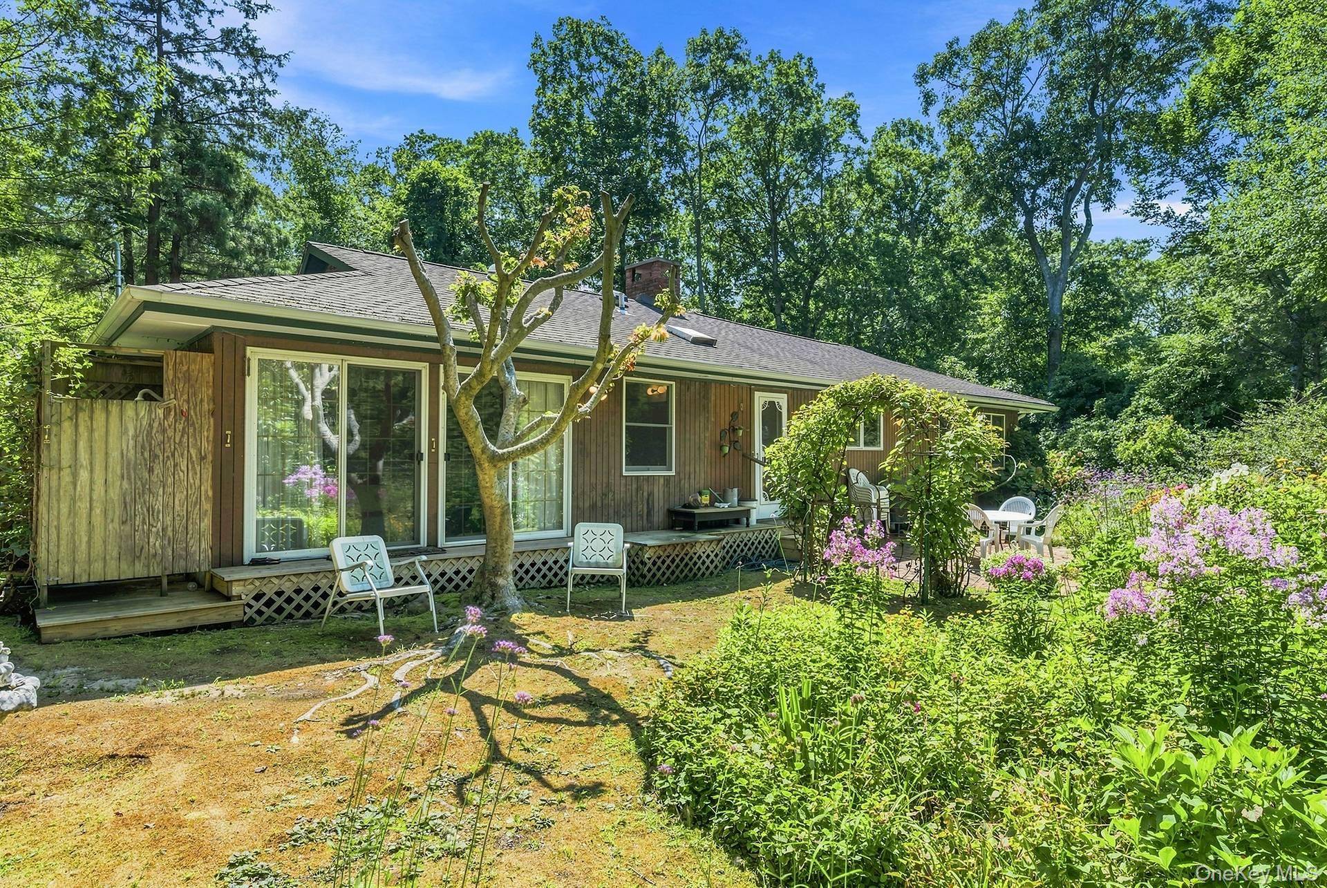 50 Barnes Hole RD, East Hampton, NY 11937