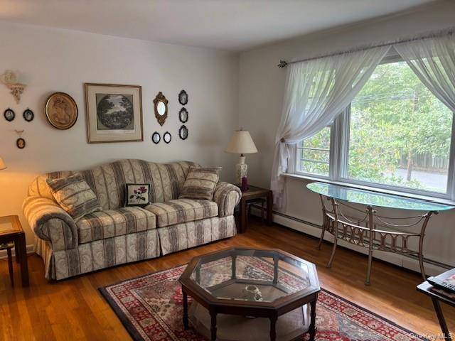 59 Edgewood AVE, Oakdale, NY 11769