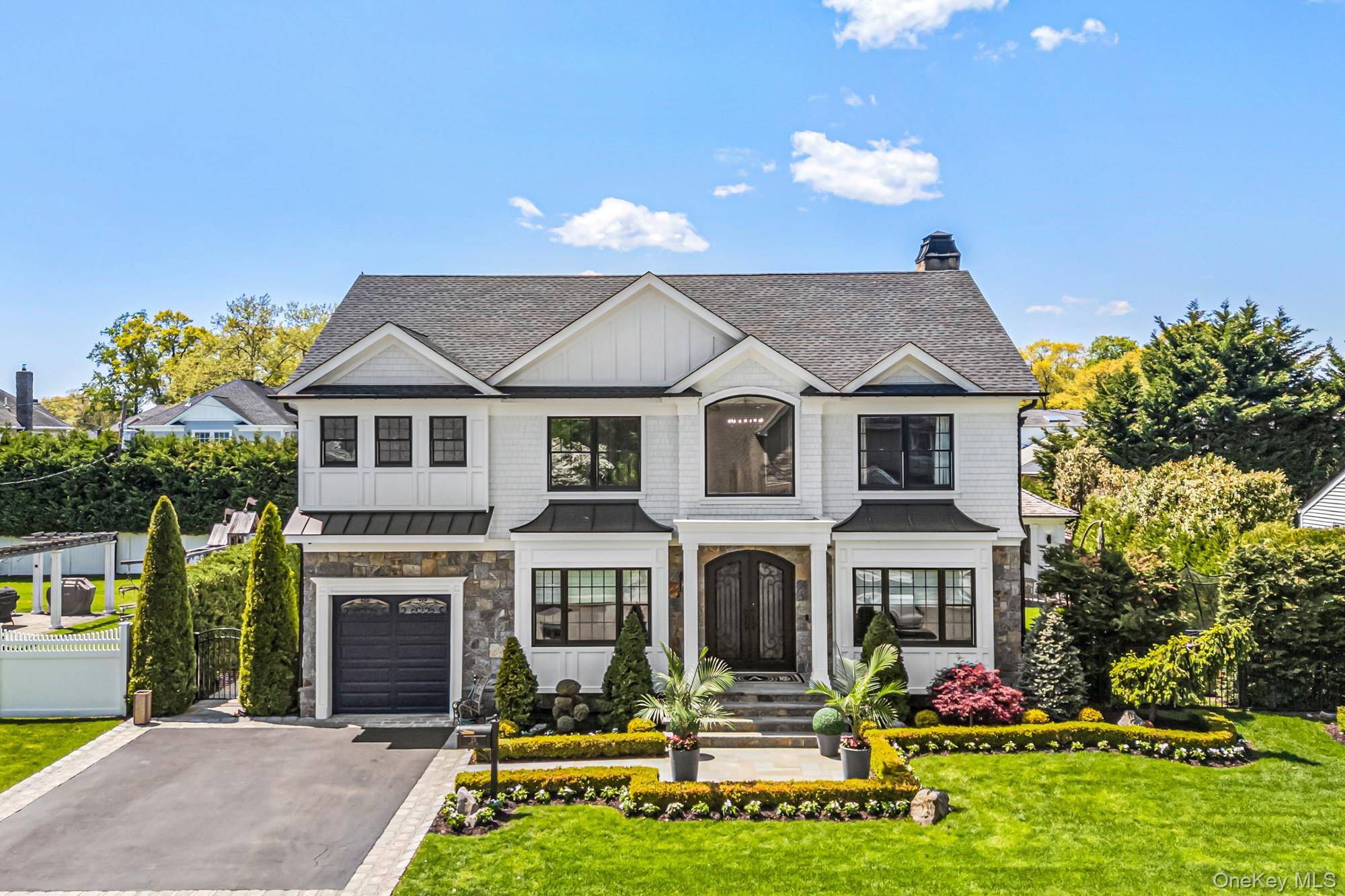 25 Boyd DR, Westbury, NY 11590