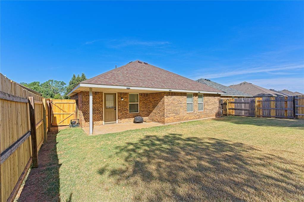 2114 Bradford CIR, Newcastle, OK 73065