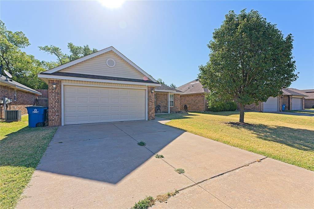 2114 Bradford CIR, Newcastle, OK 73065