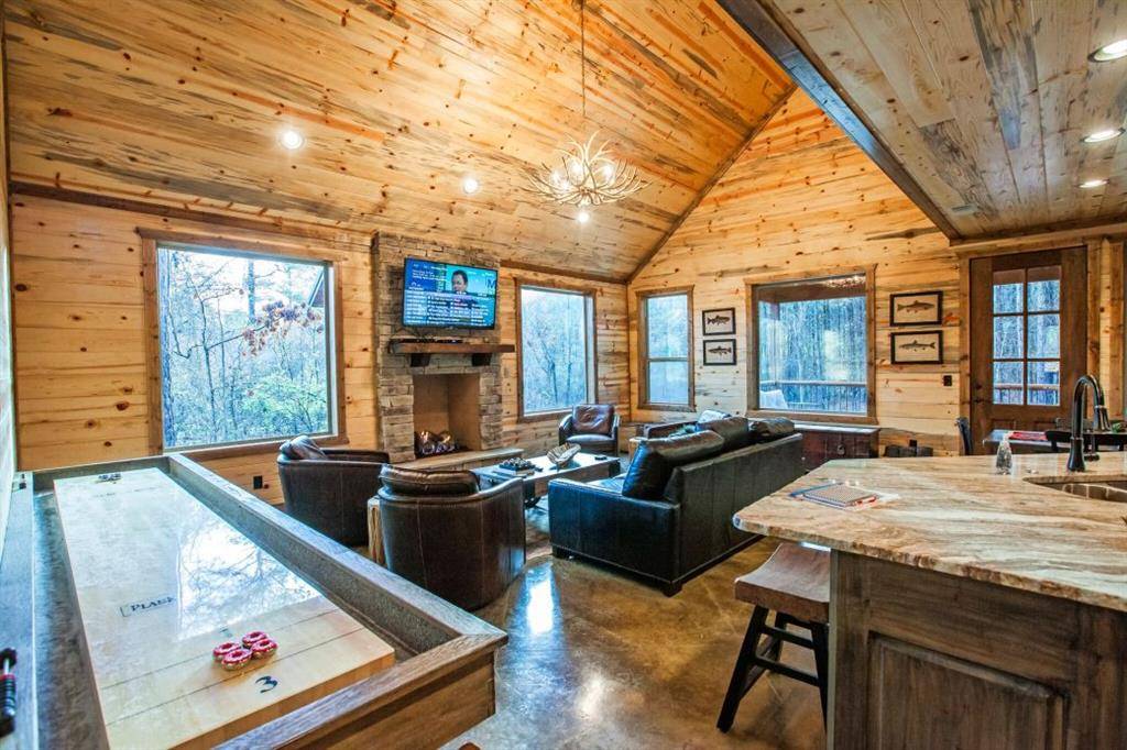 322 Oak Stone LN, Broken Bow, OK 74728