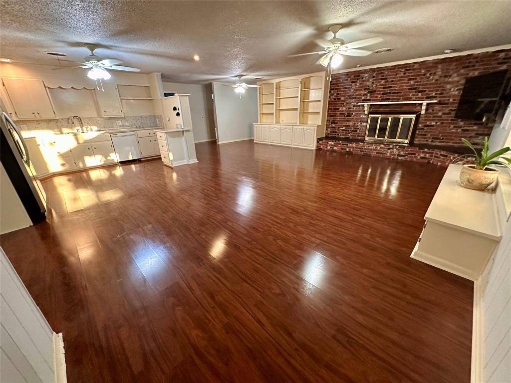 107 N Arkansas Street, Seymour, TX 76380
