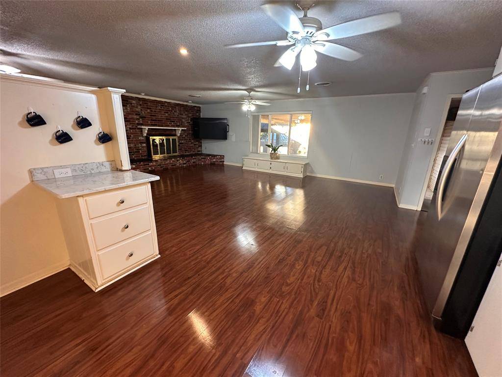 107 N Arkansas Street, Seymour, TX 76380
