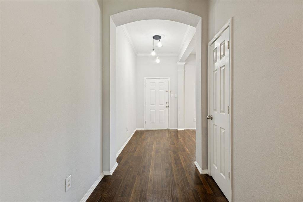 9217 Oldwest Trail, Fort Worth, TX 76131