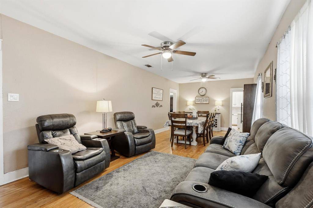2518 Gladstone Drive, Dallas, TX 75211