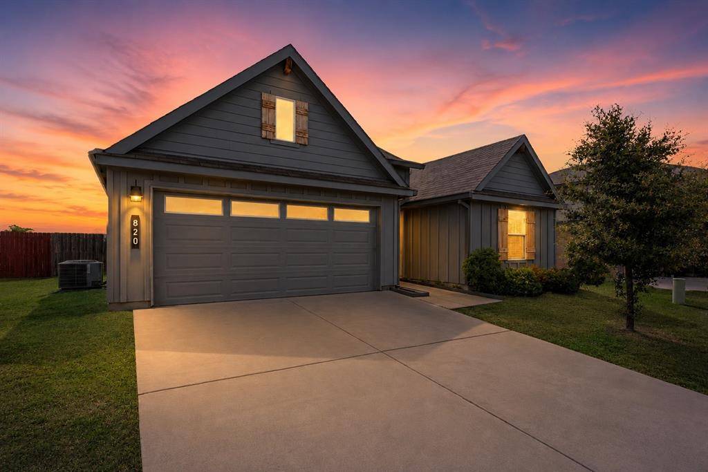 820 Lakeview Drive, Alvarado, TX 76009