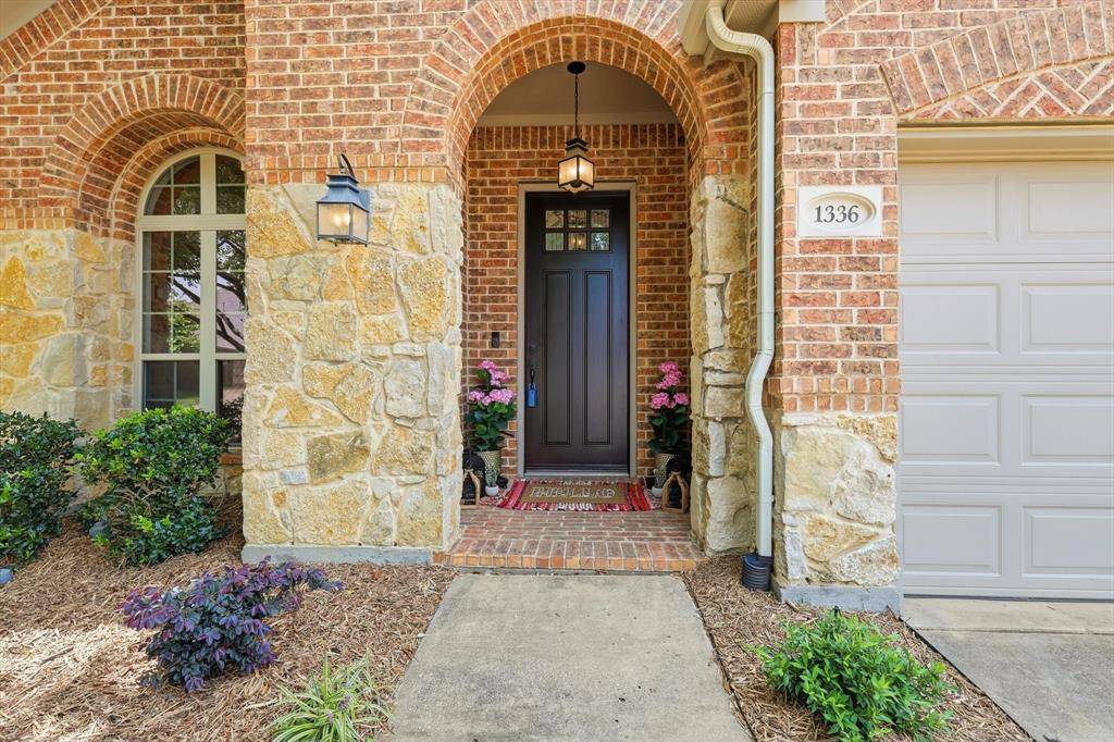 1336 Burnett Drive, Lantana, TX 76226