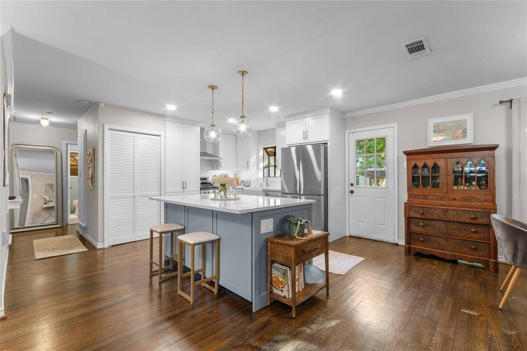 11621 Tuscany Way, Dallas, TX 75218