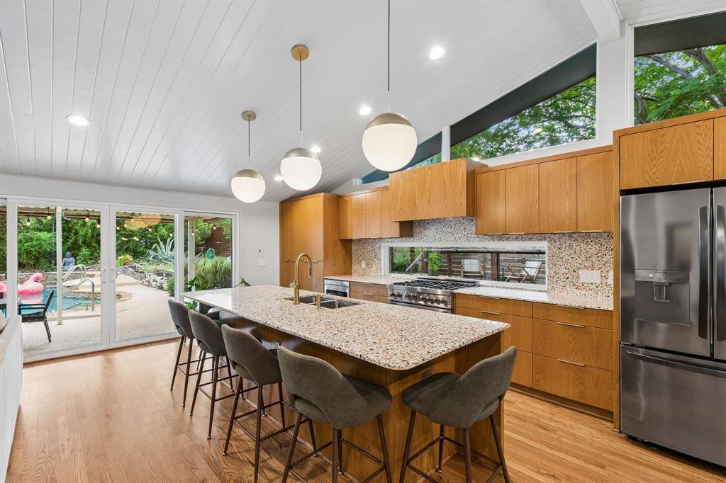 707 Bondstone Drive, Dallas, TX 75218