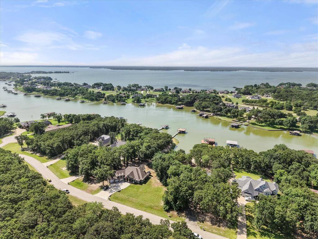930 Waters Edge Drive, Corsicana, TX 75109