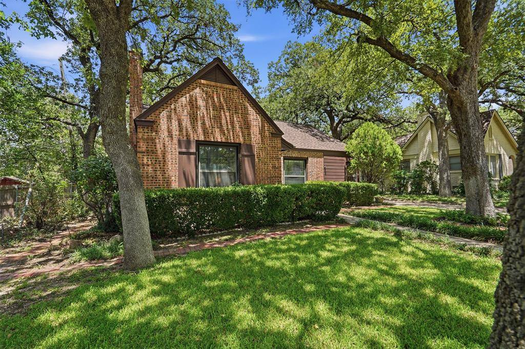 2113 Yucca Avenue, Fort Worth, TX 76111