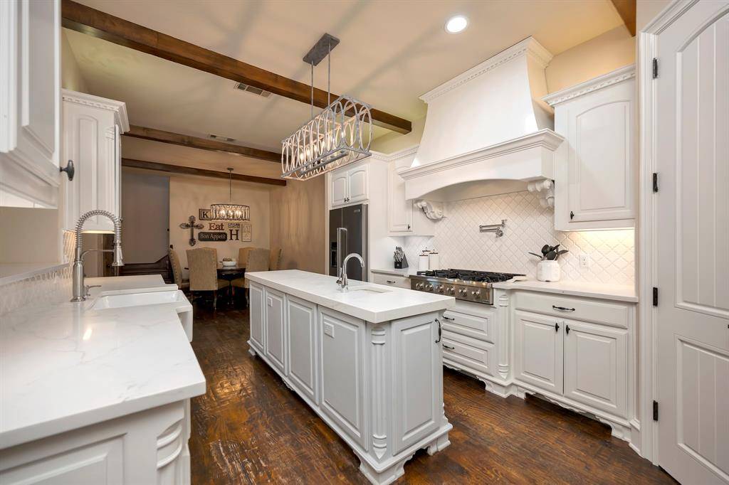 8100 Canyon Oak Drive, North Richland Hills, TX 76182