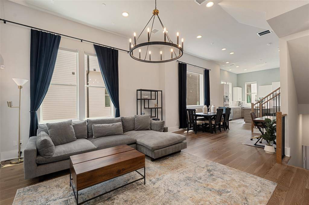 381 E Greenbriar Lane #1001, Dallas, TX 75203