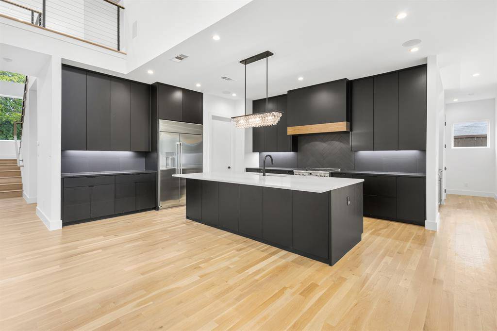 9816 Mixon Drive, Dallas, TX 75220