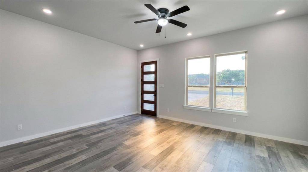 915 E 11th Avenue, Corsicana, TX 75110