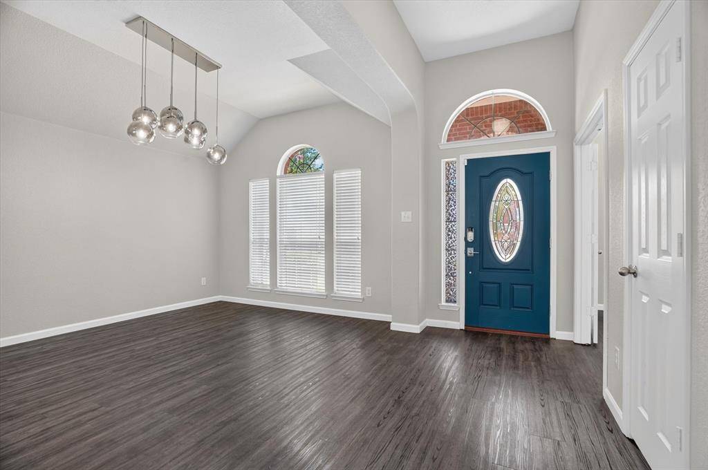 817 Peach Lane, Burleson, TX 76028