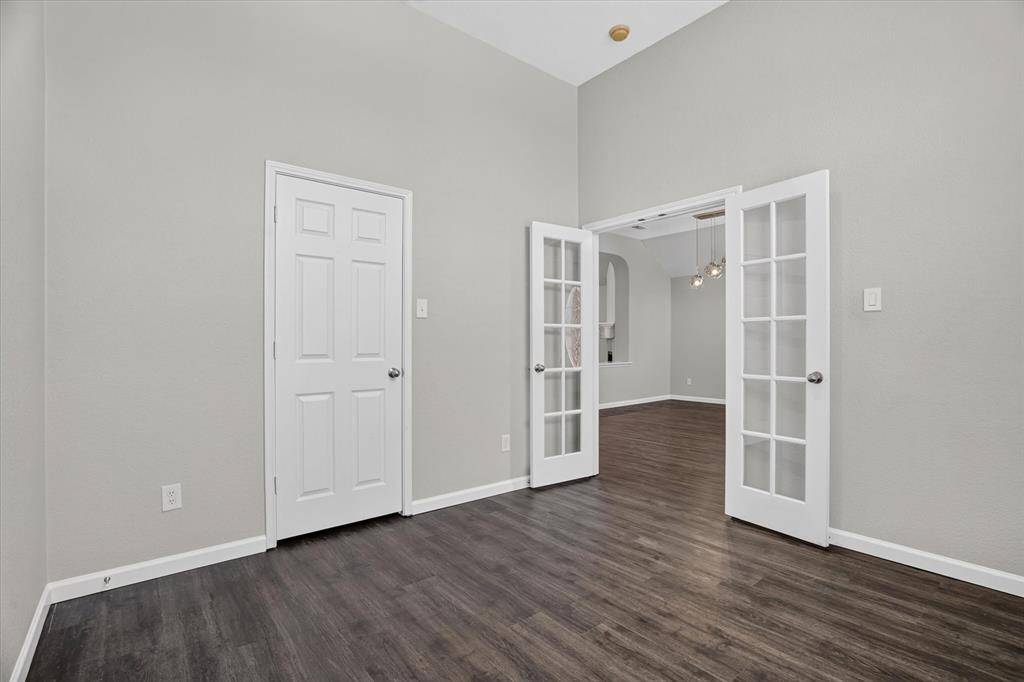 817 Peach Lane, Burleson, TX 76028