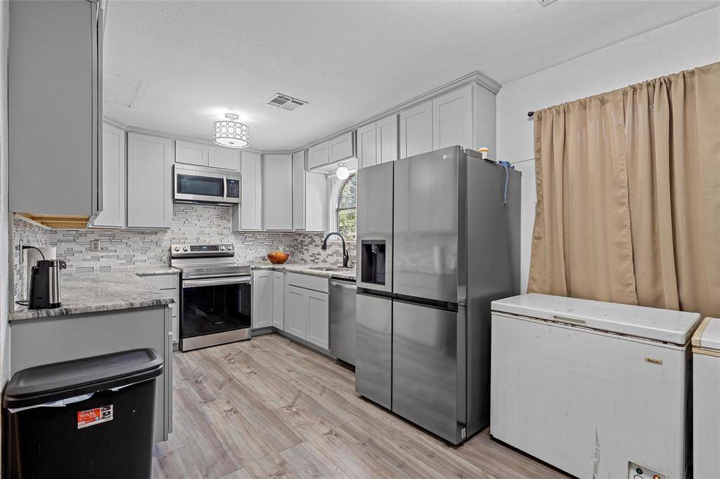 129 Texas Avenue, Hewitt, TX 76643