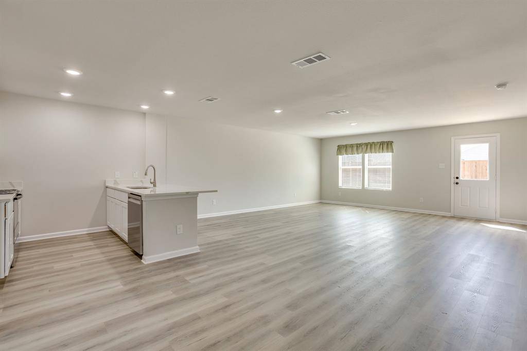 820 Sugartree Drive, Cleburne, TX 76031